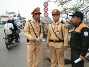 Tin tức trong ngày - CSGT ngăn không cho nhảy cầu, cô gái vẫn đòi tự tử