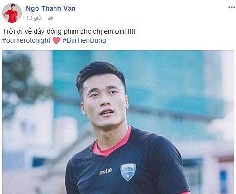 Hội người đẹp showbiz &#34;phát cuồng&#34; vì muốn chụp ảnh và hôn thủ môn U23 VN - 2