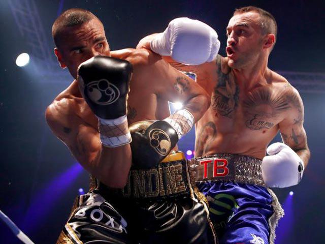 Boxing “khét” nhất tuần: Cú móc búa tạ, đối thủ “đi viện”