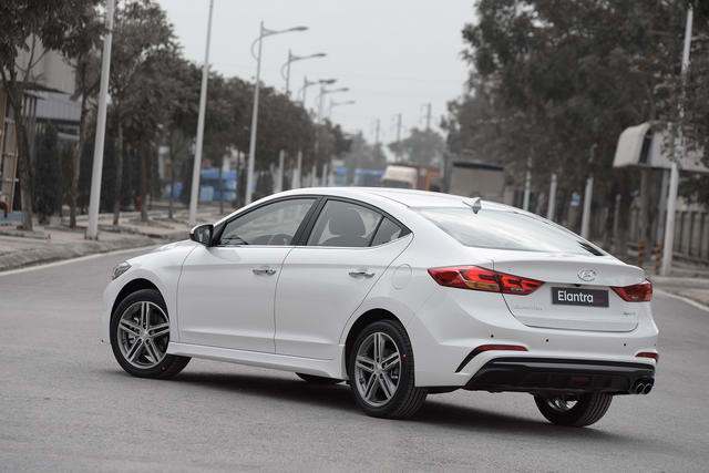 Hyundai Elantra Sport giá 729 triệu đồng tại Việt Nam - 2