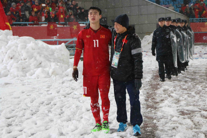 SAO U23 Việt Nam òa khóc, HLV Park Hang Seo &#34;tặng quà độc&#34; trò cưng - 10