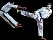 Thể thao - Cao thủ karate tẽn tò: Tung cước uy lực, tự làm mình vỡ mũi