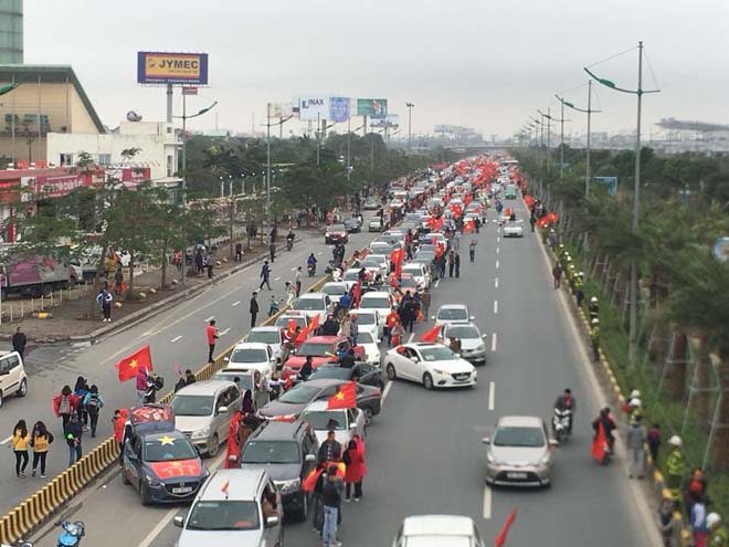 U23 VN trở về: Sau màn diễu phố, triệu người thổn thức chờ đêm vinh danh - 47