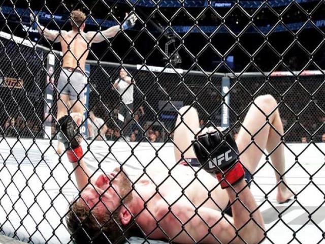 UFC, choảng nhau như bụi đời: Đè vật đối thủ, đấm không nương tay