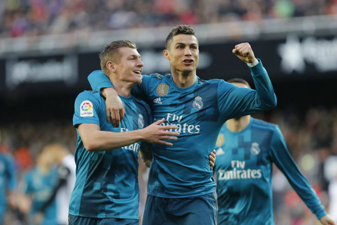 Tiêu điểm V21 La Liga: Ronaldo cú đúp 11m, Messi đá phạt thần sầu cứu Barca - 1