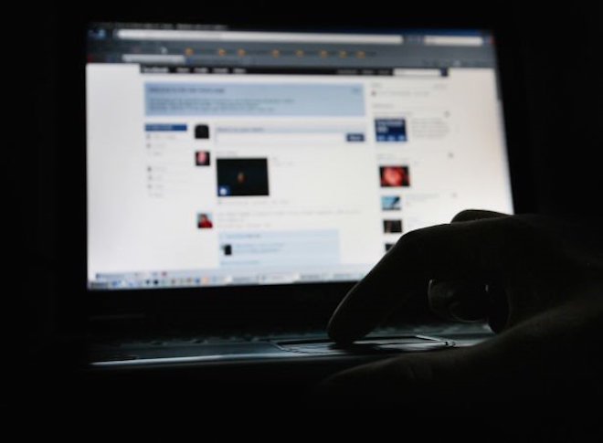 Fake Porn: Cẩn thận bị tạo video khiêu dâm giả mạo khi đăng ảnh lên Facebook - 1