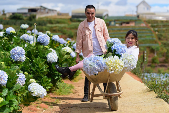 Nữ MC &#34;Chúng tôi là chiến sĩ&#34; tung ảnh cưới lần hai tại Đà Lạt - 3