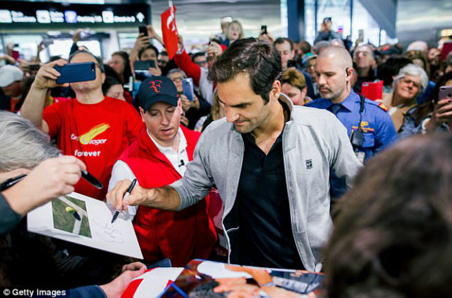 Federer khoe Grand Slam thứ 20: “Vinh quy bái tổ” giữa vòng vây người hâm mộ - 3