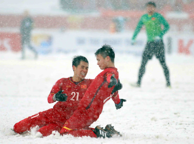 U23 Việt Nam: 2 siêu phẩm Quang Hải thống trị “Bàn thắng đẹp nhất châu Á” - 1