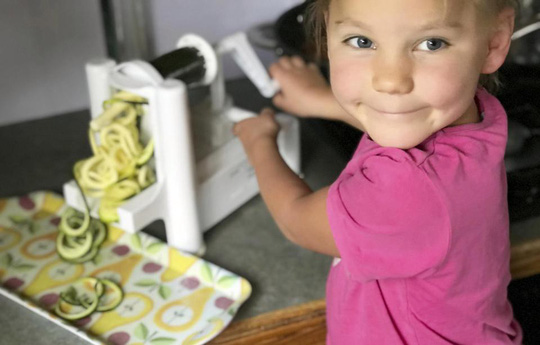 Ăn 3.000 trái bơ, bé 5 tuổi đẩy lùi bệnh động kinh - 1