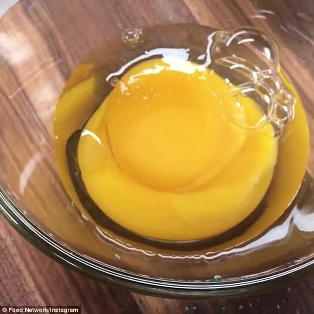 Quả trứng kỳ lạ thu hút 13 triệu lượt xem trên Instagram - 2