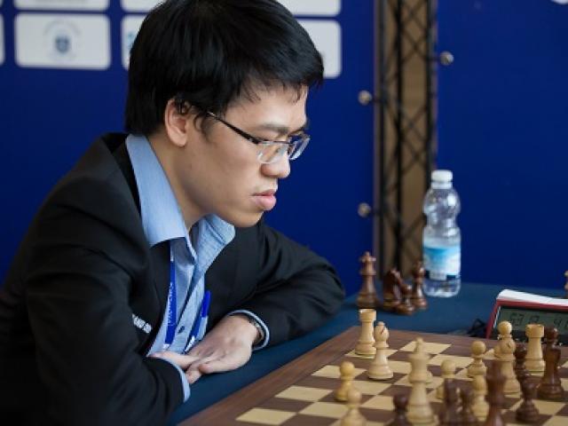 Vỡ òa cờ vua thế giới: Quang Liêm giăng bẫy hạ cao thủ, top đầu bảng xếp hạng