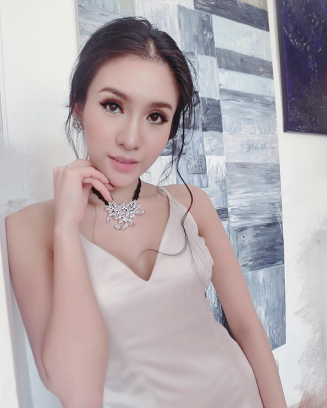 Annita Thivaphone là một trong những người đẹp của showbiz Lào.