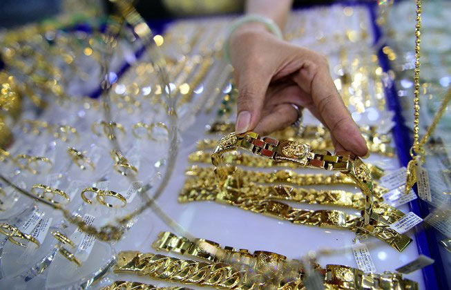 Vàng nội đảo chiều, rẻ hơn vàng ngoại gần 300.000 đồng - 1
