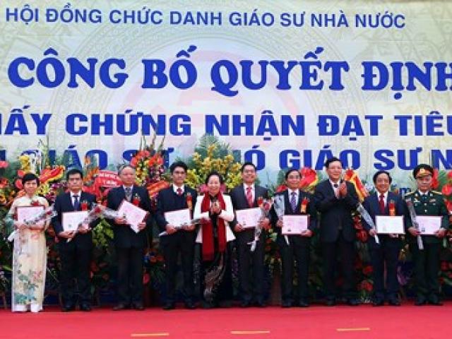 Hơn 1200 giáo sư, phó giáo sư mới: Vét ”chuyến tàu” chót mang số hiệu 174