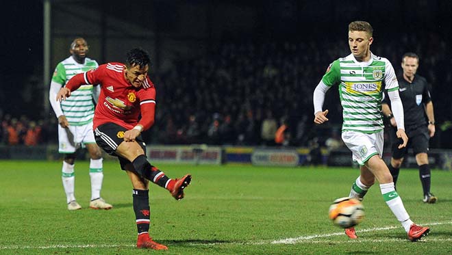 MU - Huddersfield: Chờ Sanchez khai hỏa, “Quỷ đỏ” quyết báo thù - 2