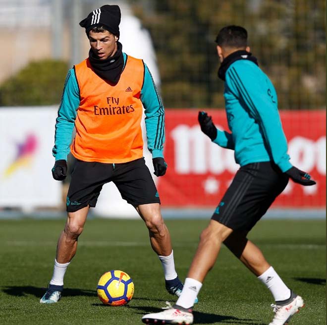 Real xuống dốc, Zidane bất ngờ &#34;công kích&#34; Ronaldo, bênh vực Bale - 4