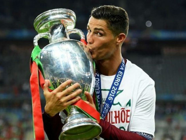 Sinh nhật Ronaldo tuổi 33: Mơ hat-trick C1 và Cúp vàng thế giới