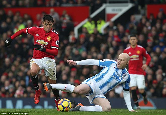 Sanchez &#34;ra mắt&#34; MU thành công: Bóng dáng thủ lĩnh Cantona ở Old Trafford - 1