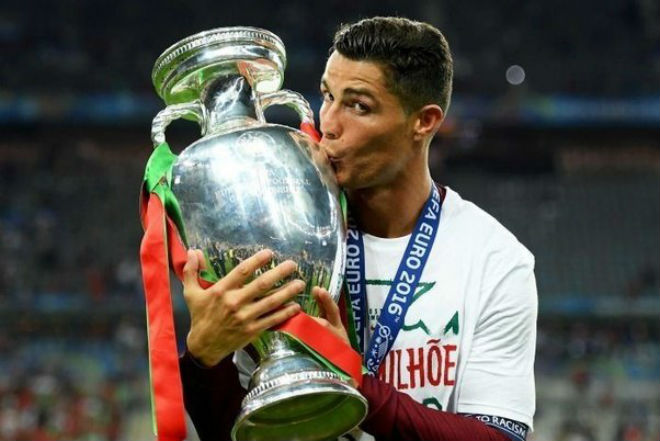 Sinh nhật Ronaldo tuổi 33: Mơ hat-trick C1 và Cúp vàng thế giới - 2