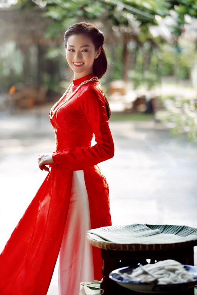 Ngoài ra, Sina cũng nhận xét Khánh My là một trong những mỹ nữ Việt diện áo dài đẹp nhất Việt Nam.