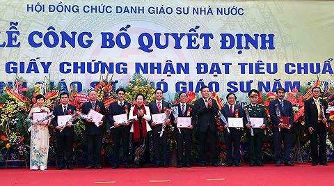 Số lượng phó giáo sư tăng mạnh là sự háo danh của một bộ phận giảng viên - 1