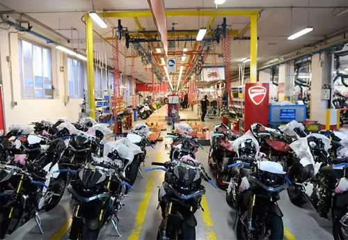 Tận mắt dây chuyền sản xuất động cơ siêu xe Ducati Panigale V4 mới - 1