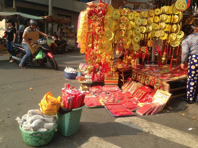 Đồ cúng ông Công, ông Táo ‘đắt như tôm tươi’ - 10