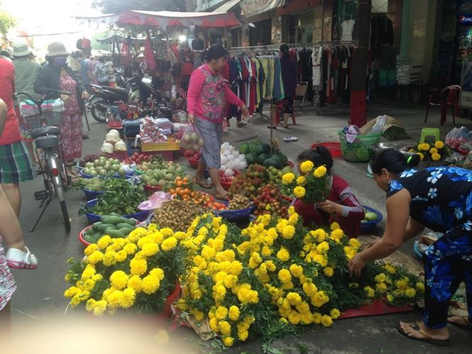 Đồ cúng ông Công, ông Táo ‘đắt như tôm tươi’ - 14