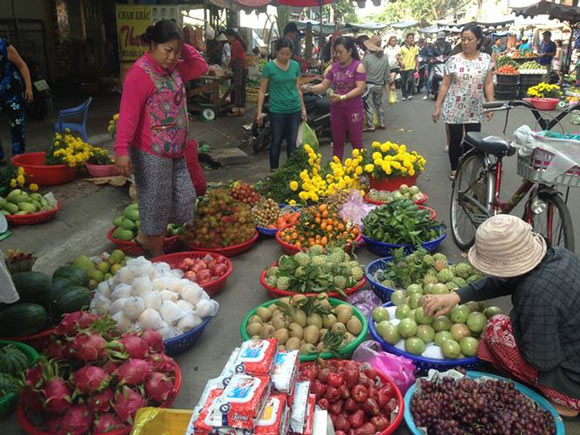 Đồ cúng ông Công, ông Táo ‘đắt như tôm tươi’ - 16