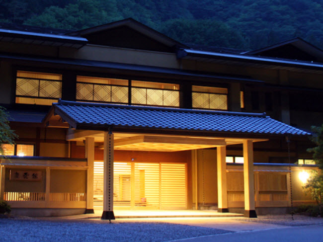 Nishiyama Onsen Keiunkan, Yamanashi, Nhật Bản (Năm 705): Đây là khách sạn lâu đời nhất thế giới và được quản lý bởi 52 thế hệ của cùng một gia đình.
