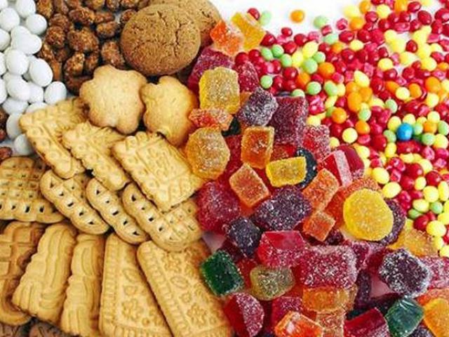 Bộ Y tế bày cách phân biệt bánh kẹo nhuộm phẩm độc