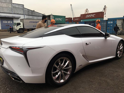 Hàng &#34;nóng&#34; Lexus LC500h vừa về Việt Nam đón Tết - 3