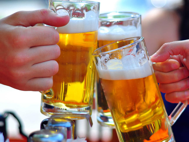 Uống bao nhiêu rượu bia để không phải đi viện ngày Tết? - 1