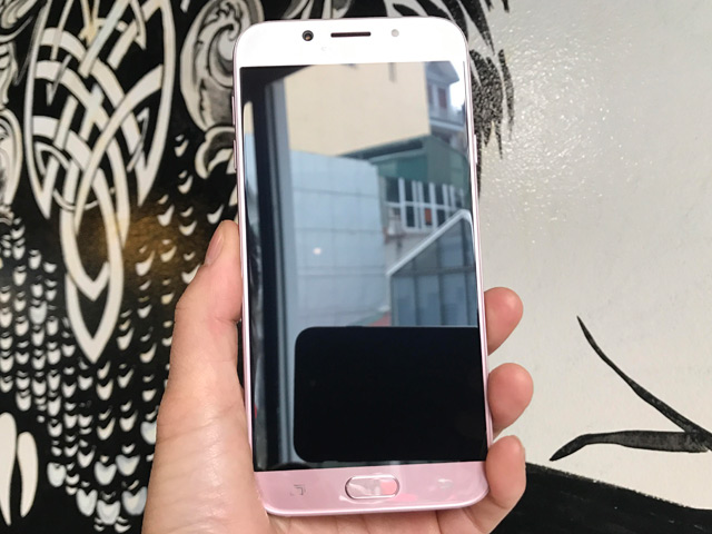 Trên tay Galaxy J7 Pro hồng: Màu đẹp, giá vừa túi tiền