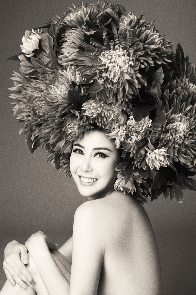 Hoa hậu Hà Kiều Anh rạng rỡ trong shoot hình đen trắng gợi cảm. 
