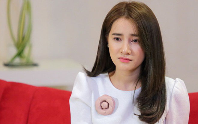 Nhã Phương xin lỗi BTC Mai Vàng vì màn cầu hôn chiếm sóng của Trường Giang - 1