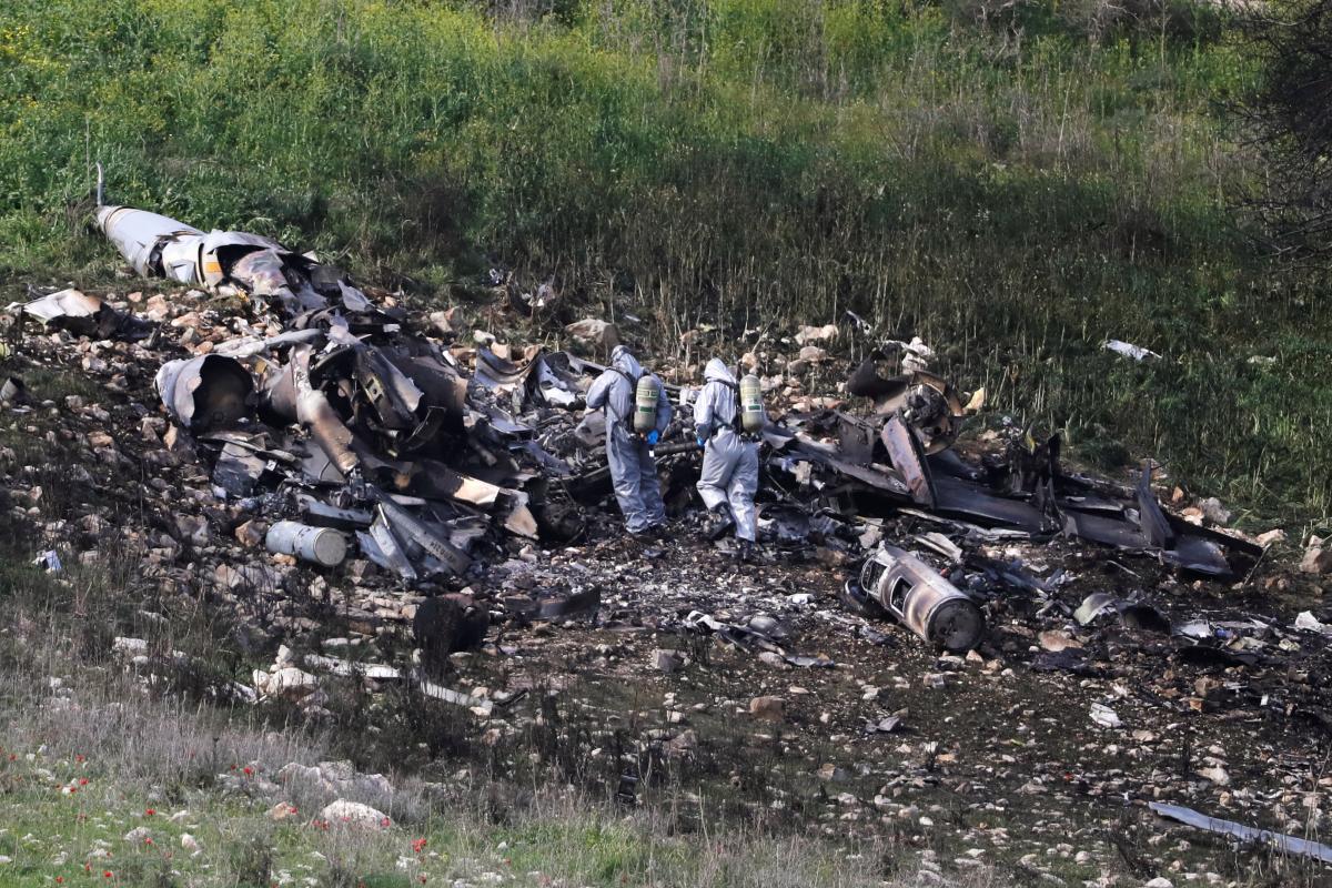 Chiến đấu cơ tối tân F-16 Israel bị bắn hạ sau khi không kích Syria - 1