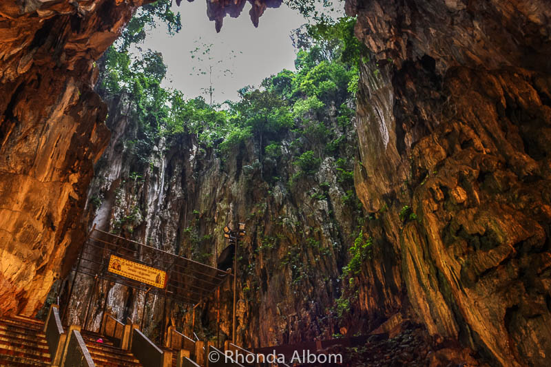 Ngôi đền bí ẩn nằm trong động tại Malaysia - 2