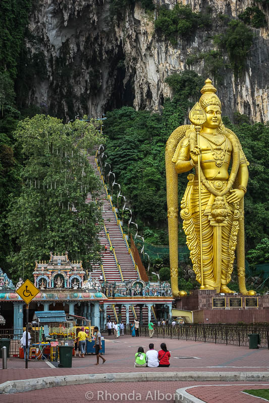 Ngôi đền bí ẩn nằm trong động tại Malaysia - 1