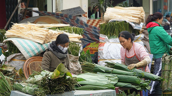 Chợ lá dong giữa lòng Hà Nội nhộn nhịp ngày giáp Tết - 4