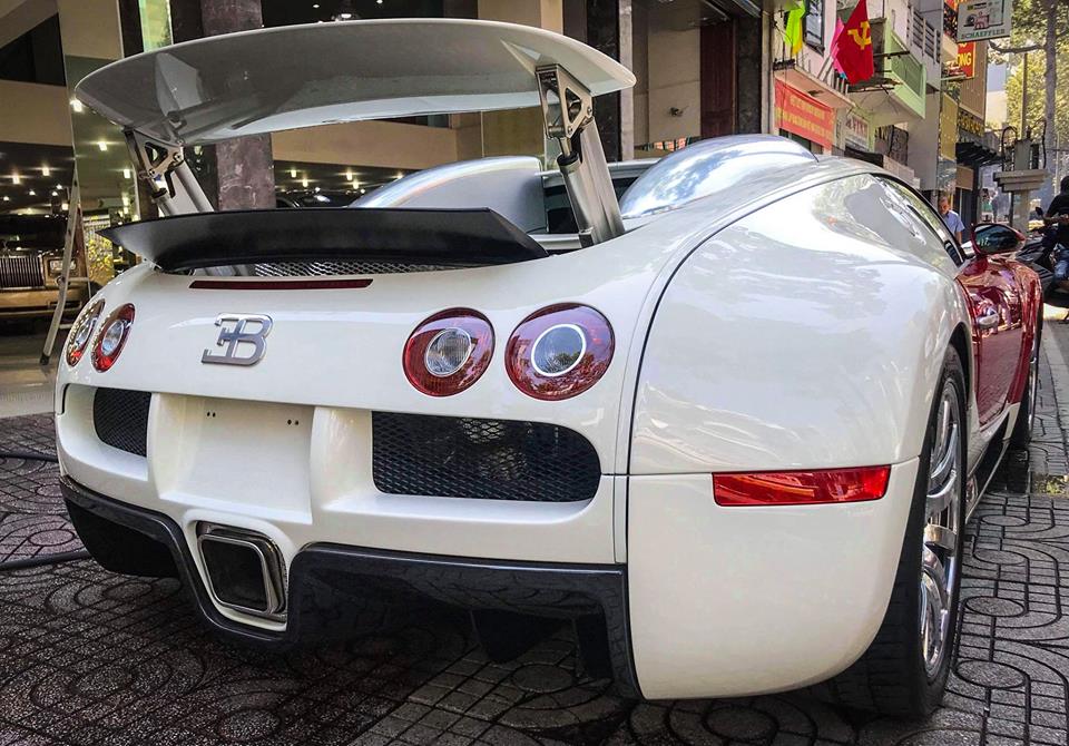 Bugatti Veyron độc nhất Việt Nam bất ngờ lộ diện tại Sài Thành - 2