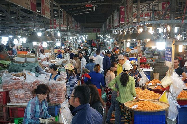 Chợ thủy hải sản khô Bình Điền thuộc xã Bình Hưng (huyện Bình Chánh, TPHCM) là điểm đến không thể bỏ qua của những tín đồ ưa thích các loại khô. 
