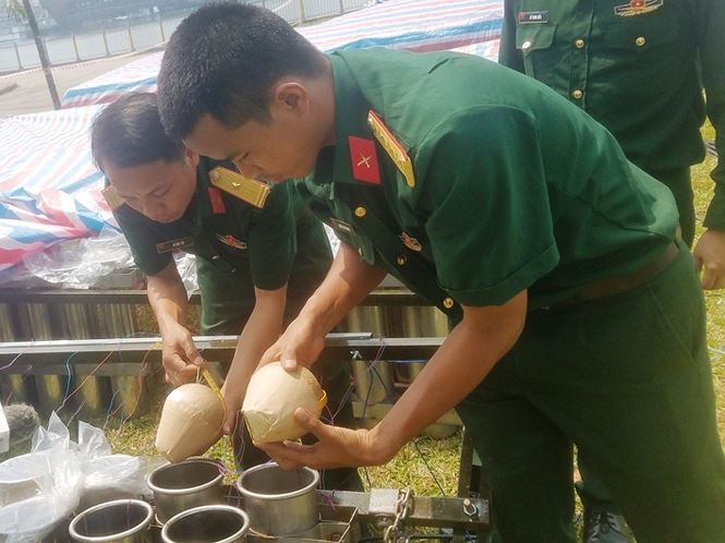 Nhìn gần dàn pháo hoa tầm cao 1.600 quả đón giao thừa ở Sài Gòn - 7