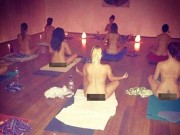 Bạn trẻ - Cuộc sống - Thực hư về lớp học yoga khỏa thân giúp cải thiện &quot;chuyện ấy&quot;