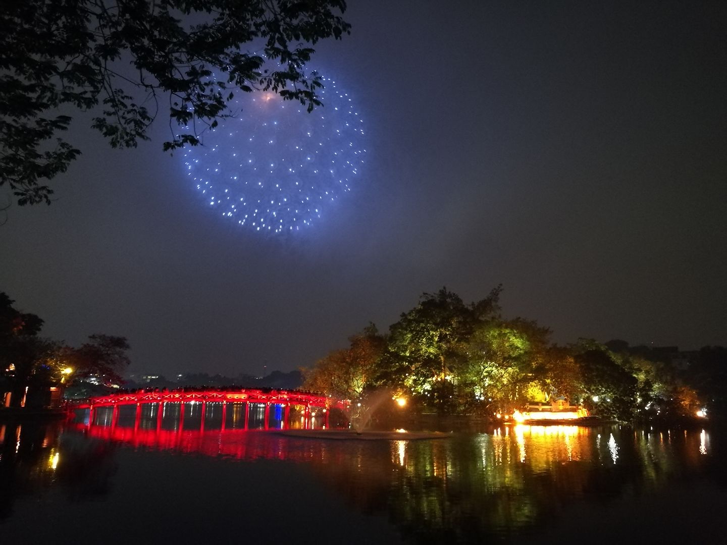 Ngắm pháo hoa lung linh, rực rỡ chào năm mới 2018 - 4