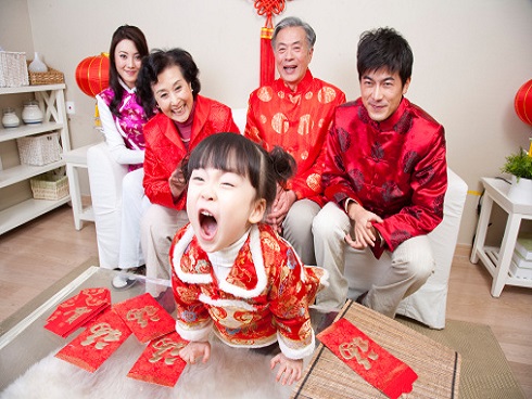 Muối mặt” với khách vì bao lì xì của con