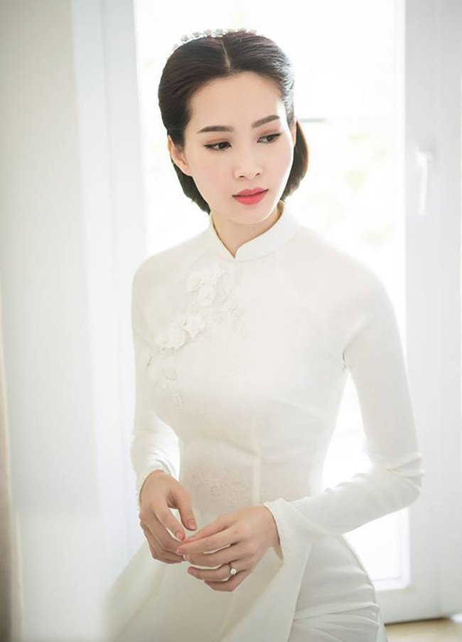 Ngẩn ngơ ngắm mỹ nhân Việt khoe đường cong vệ nữ với áo dài - 1