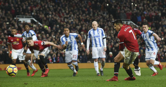 Huddersfield – MU: Ngã ở đâu, đứng dậy ở đó - 2