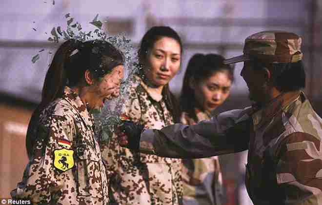 Bật mí chuyện đào tạo nữ vệ sĩ ở Trung Quốc - 1
